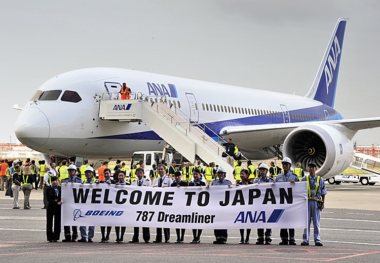 LANDED: A Boeing's 787 Dreamliner, painted in the ANA colors of white and blue, arrives at Tokyo's Haneda airport during a test flight on July 4. ANA staff held a banner in English saying 'Welcome to Japan' upon the jet's arrival. (YOSHIKAZU TSUNO/AFP/Getty Images)