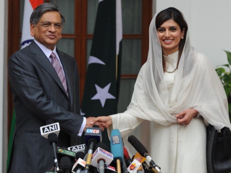 Pakistan Foreign Minister Hina Rabbani Khar (R) shakes hands with Indian Foreign Minister S. M. Krishna (L) prior to a meeting in New Delhi on July 27, 2011. (Prakash Singh/AFP/Getty Images) Pakistan Foreign Minister Hina Rabbani Khar (R) shakes hands with Indian Foreign Minister S. M. Krishna (L) prior to a meeting in New Delhi on July 27, 2011. (Prakash Singh/AFP/Getty Images)