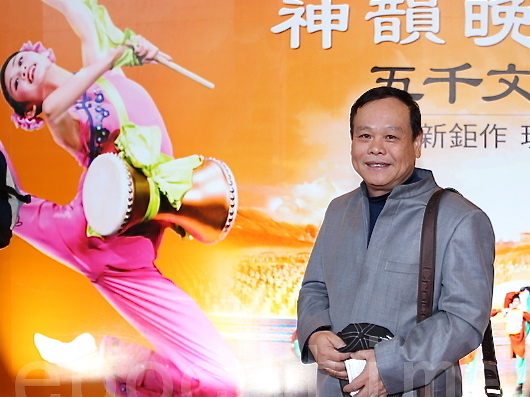 120408033039100083 Mr. Huising Liao attends Shen Yun