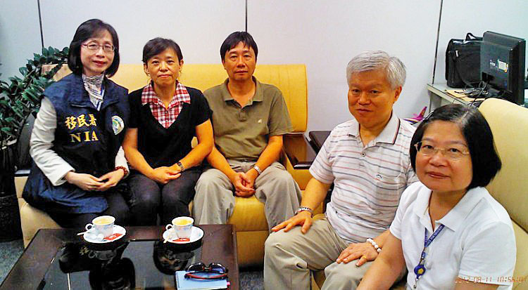 Chung Ting-pang (third from left) sitting with family after his release Chung Ting-pang (third from left) sitting with family after his release