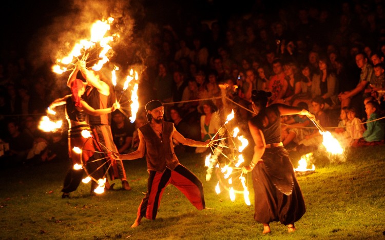 Fire artists of the group "Seelenfunken"
