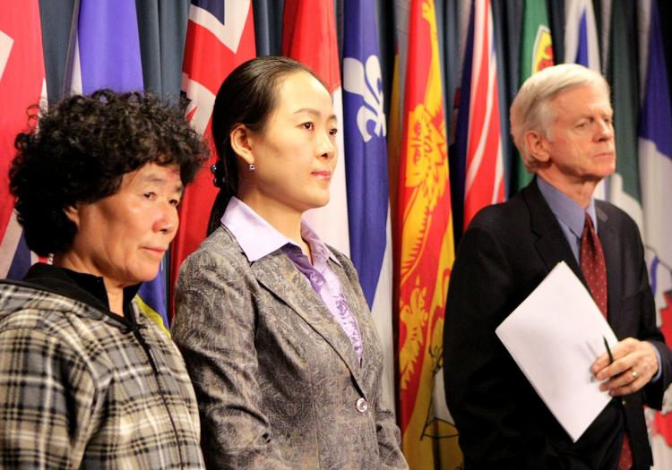 Former MP David Kilgour at a press conference last week in support of Falun Gong practitioners who want Trade Minister Stockwell Day to urge the Chinese regime to free their relatives jailed for practising Falun Gong. The Falun Dafa Association of Canada has informed Mr. Day of 10 jailed practitioners with close family ties to Canada. (Samira Bouaou/The Epoch Times) Former MP David Kilgour at a press conference last week in support of Falun Gong practitioners who want Trade Minister Stockwell Day to urge the Chinese regime to free their relatives jailed for practising Falun Gong. The Falun Dafa Association of Canada has informed Mr. Day of 10 jailed practitioners with close family ties to Canada. (Samira Bouaou/The Epoch Times)