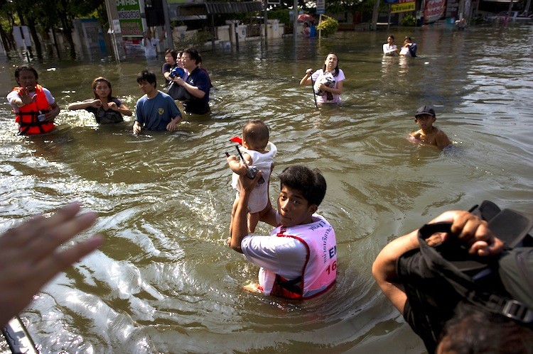A Thai rescuer holds up a baby in the floodwaters in Bang Bua Thong, in Nonthaburi province, on the outskirts of Bangkok, on October 19. (Nicolas Asfouri/Getty Images ) A Thai rescuer holds up a baby in the floodwaters in Bang Bua Thong, in Nonthaburi province, on the outskirts of Bangkok, on October 19. (Nicolas Asfouri/Getty Images )