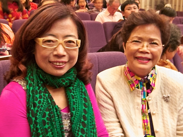 1303030531051886 Hsu Hui-Mei (R) and Lai Man-Chi (L)