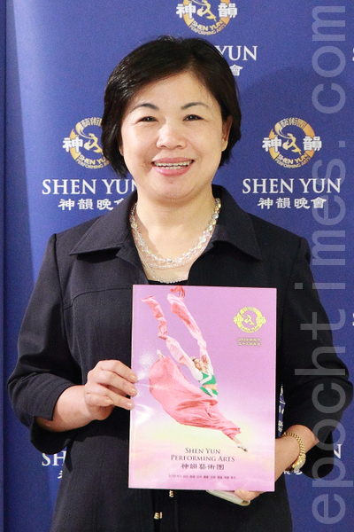 130309025907100384 Yang Chiung-ying expresses that she is deeply touched by Shen Yun