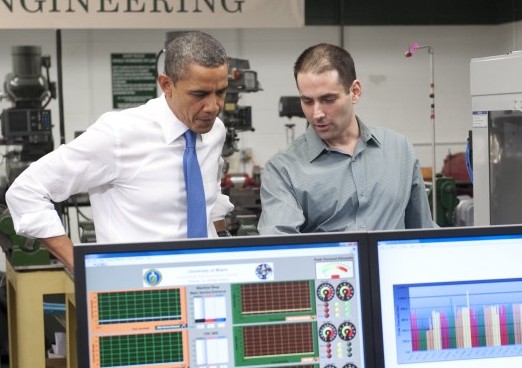 US President Barack Obama talks with stu Epoch Times Photo