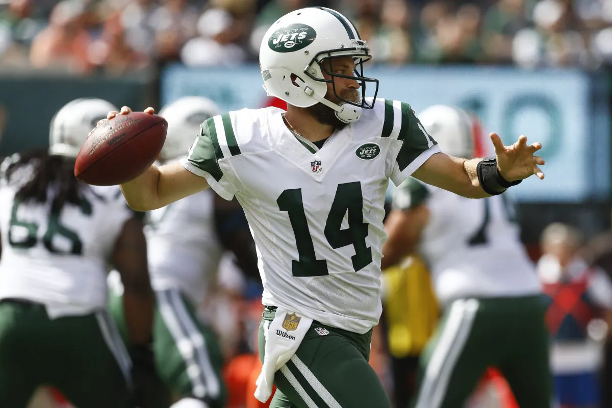 Ryan Fitzpatrick threw a pair of TD passes in his debut for the New York Jets, Sept. 13, 2015. (Jeff Zelevansky/Getty Images)