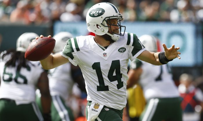 Ryan Fitzpatrick threw a pair of TD passes in his debut for the New York Jets, Sept. 13, 2015. (Jeff Zelevansky/Getty Images) 