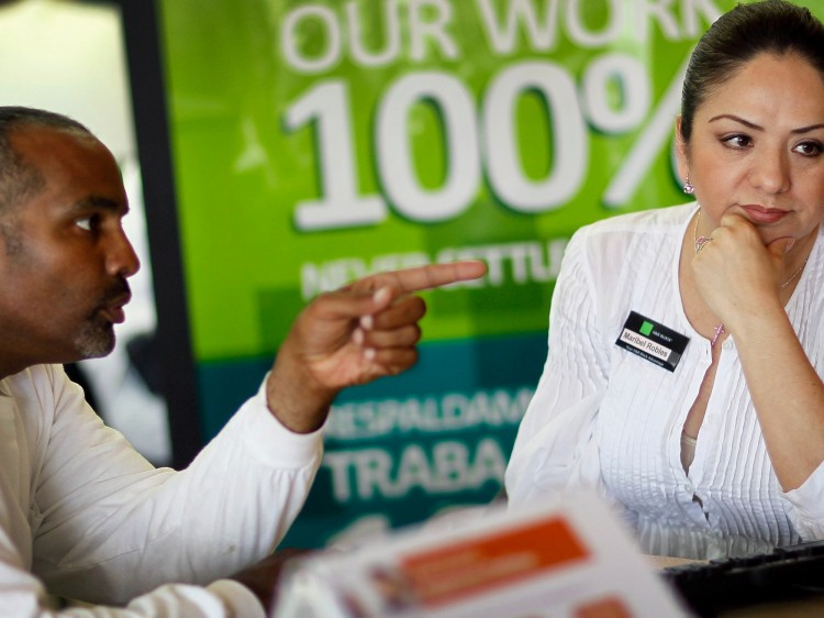 Last Minute Tax Filers Rush To Meet Tax Deadline Tax Filers