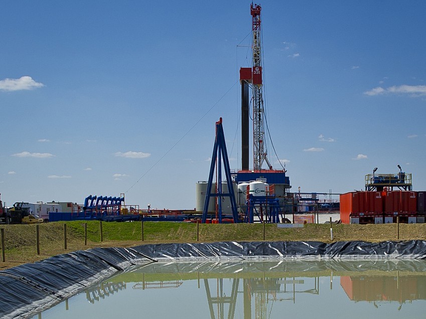 US-Energy-Gas-Environment A Consol Energy Horizontal Gas Drilling Rig explores the Marcellus Shale outside the town of Waynesburg, PA on April 13, 2012. (MLADEN ANTONOV/AFP/Getty Images)