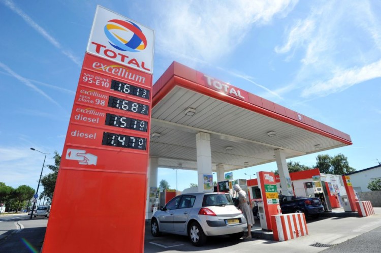 Customers fill their cars with fuel at a Epoch Times Photo
