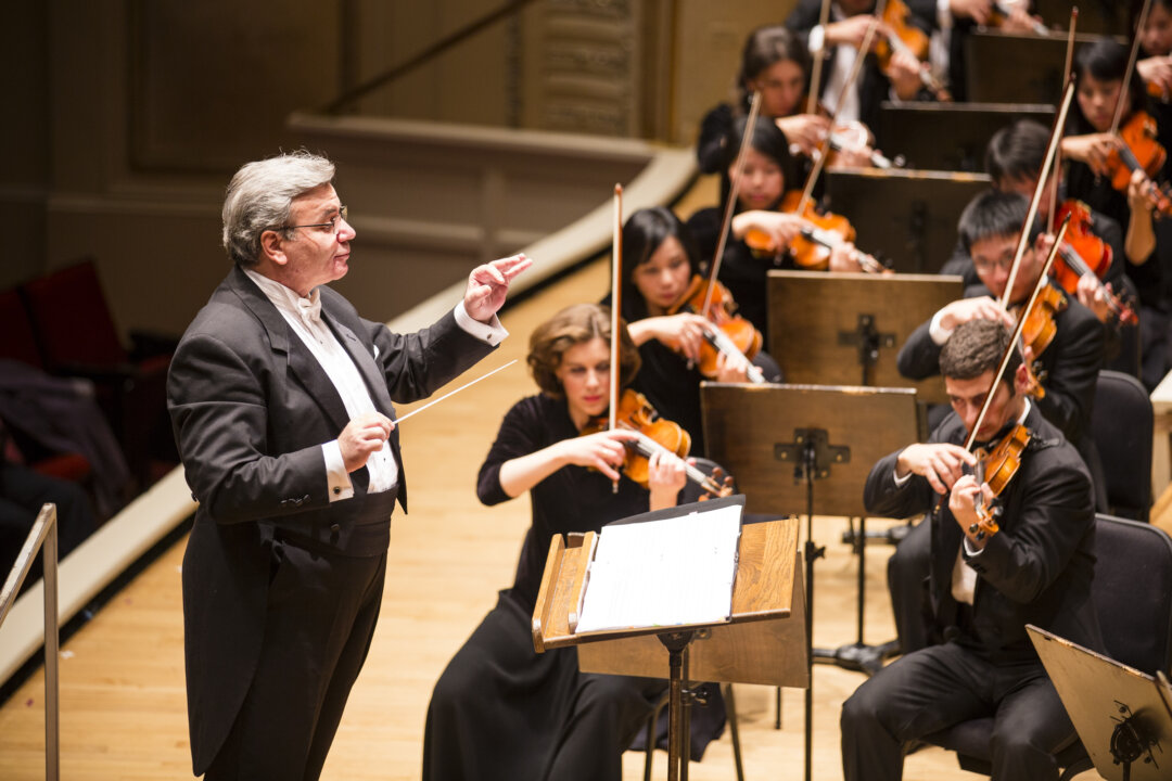 Conductor Milen Nachev with the Shen Yun Symphony Orchestra preparing for the 2015 concert season. (The Epoch Times)