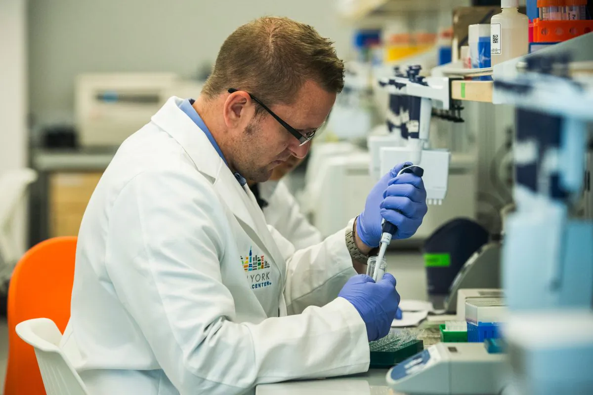 Research technicians prepare DNA samples to be sequenced in the production lab of the New York Genome Center in New York City, on Sept. 19, 2013. (Andrew Burton/Getty Images)