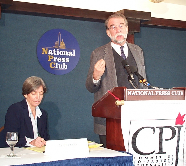 A BAD YEAR FOR JOURNALISTS: Bob Dietz (right), the newly appointed Asia Program Coordinator of the Committee to Protect Journalists (CPJ) speaks at the press conference at National Press Club in Washington DC, Tuesday, February 14, 2006 (Left: Anne Cooper (Terri Wu/The Epoch Times) A BAD YEAR FOR JOURNALISTS: Bob Dietz (right), the newly appointed Asia Program Coordinator of the Committee to Protect Journalists (CPJ) speaks at the press conference at National Press Club in Washington DC, Tuesday, February 14, 2006 (Left: Anne Cooper (Terri Wu/The Epoch Times)