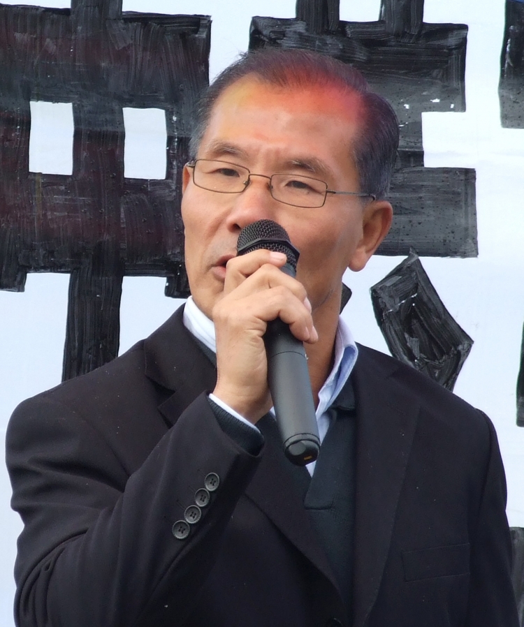 Former Secretary General of the Science and Technology Association of Shanxi Province in China, Mr Jia Jia, speaks at the rally. (Samuel Murphy/The Epoch Times) Former Secretary General of the Science and Technology Association of Shanxi Province in China, Mr Jia Jia, speaks at the rally. (Samuel Murphy/The Epoch Times)
