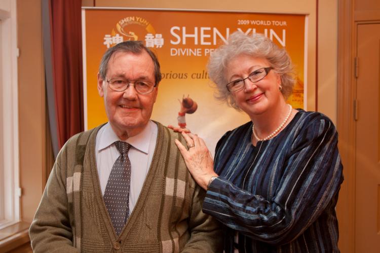 Prominent conductor, Mr. Jansson, and his wife highly commended the Shen Yun show after seeing it for the second time on March 19, 2009. (Jason Wang/The Epoch Times) Prominent conductor, Mr. Jansson, and his wife highly commended the Shen Yun show after seeing it for the second time on March 19, 2009. (Jason Wang/The Epoch Times)