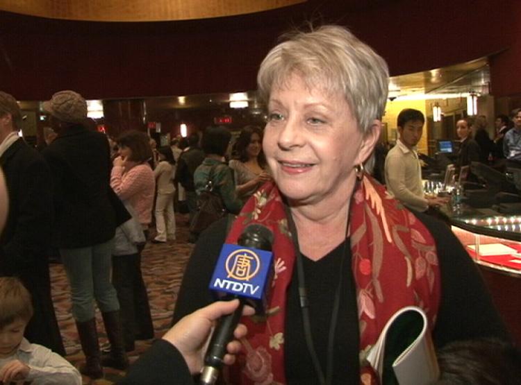 'I think the dancers are fantastic,' said Ms. Robins after Shen Yun's performance at Radio City Music Hall. (NTDTV) 'I think the dancers are fantastic,' said Ms. Robins after Shen Yun's performance at Radio City Music Hall. (NTDTV)