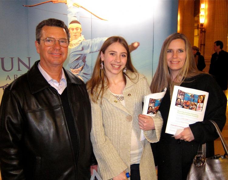 College Professor Mary Tarling saw Shen Yun Performing Arts' New York Company at the Civic Opera House, on April 22, with her father and daughter. (Maureen Zebian/The Epoch Times) College Professor Mary Tarling saw Shen Yun Performing Arts' New York Company at the Civic Opera House, on April 22, with her father and daughter. (Maureen Zebian/The Epoch Times)