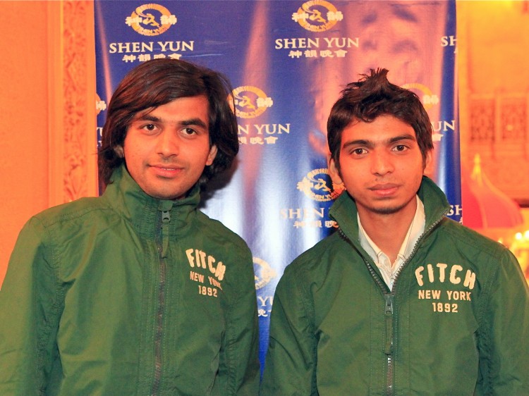 20120413_Melb03_NTD_+Chetan+Sharma+Gouran+Verma+photographer+Chen+Ming Gouran Verma and Chetan Sharma attend Shen Yun