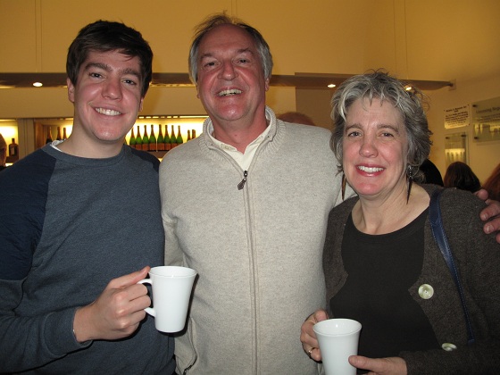 20120414-2+005-CEO+family-small+size Unilever CEO Paul Polman (C)