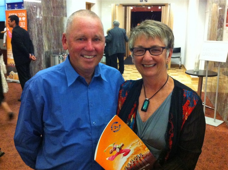 20120421-Akl-Margo+MacVicar-Noeleen+Taylor-Legal+excective+and+Brian+Taylor Brian and Noeleen Taylor attend Shen Yun