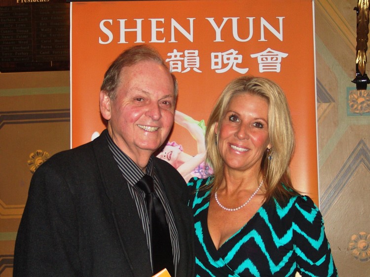 20120427_Columbus_CharlieLu_Roger+Blackwell_Mkting+Prof.+OSU_Linda+Blackwell_DJY_jpg Roger Blackwell and Linda Blackwell attend Shen Yun