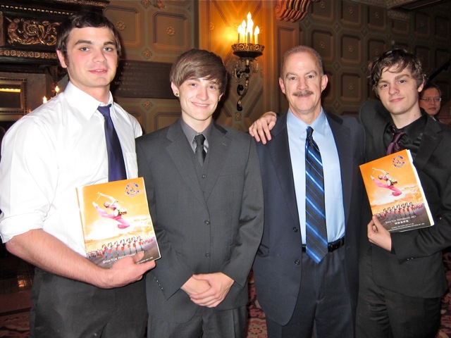 20120427_Columbus_ValerieAvore_Ricky+JohnsonDanehart Ricky Johnson, (L) Drew Danehart (2nd R) and his sons Travis and Josh