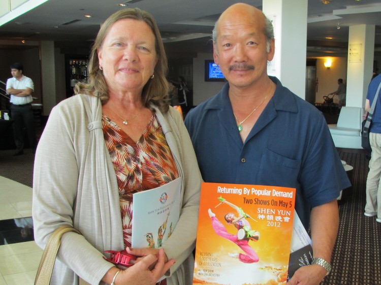 20120505-StPete-VictoriaWu-Davidwrite as Anna has no internet yetDianaYee-DJY-English-TaiChiMaster Diana and David Yee attend Shen Yun
