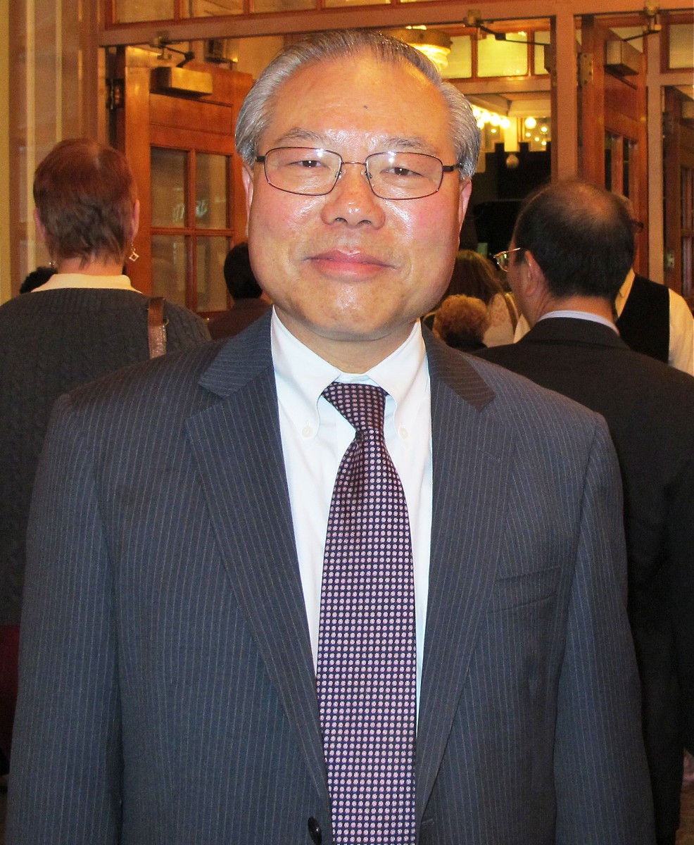 20120508_Philadelphia_HC_Dr+Tai+Yoo+UCLA+professor_edited Psychiatrist and UCLA Professor Dr. Tai Yoo attends Shen Yun