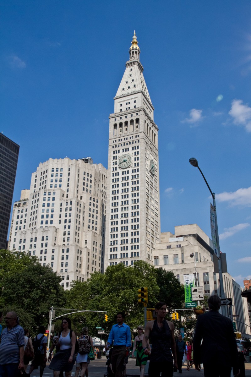 The Metropolitan Life Insurance Company tower, overlooking Madison Square Park in Manhattan Thursday. The tower, which is not in a historic district, was designated a historic landmark on June 13, 1989.(Benjamin Chasteen/The Epoch Times) 