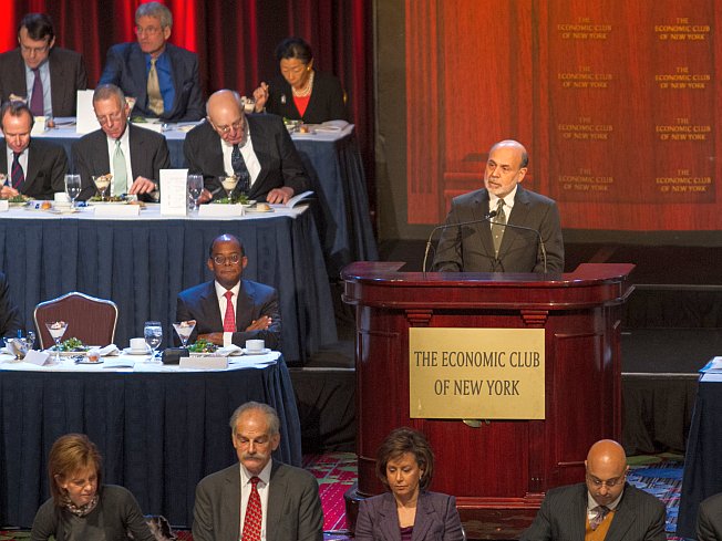 Federal Reserve Chairman Ben Bernanke speaks about the U.S. economy, appealing to Congress to avert the so-called "fiscal cliff," at the Economic Club of New York in New York City, Nov. 20. (Benjamin Chasteen/The Epoch Times) 