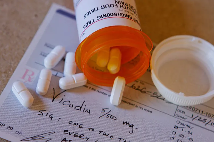 Vicodin medication on a prescription form at a doctor's office in California on Dec. 13, 2012. (Maria Daly Centurion/The Epoch Times) 
