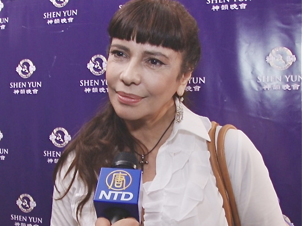 20121220-AndresAuzunbud-SusanaRomero-NTD-EN-famousActress Ms. Susana Romero after attending Shen Yun Performing Arts