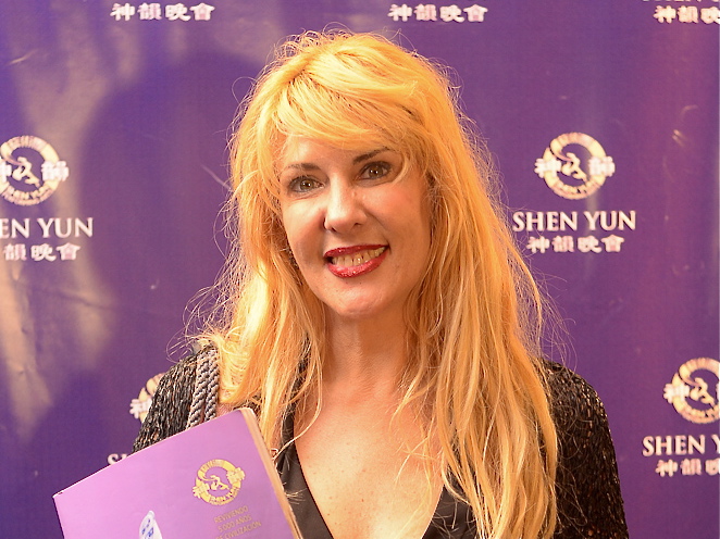 20121221-BA-MiguelDiaz-LuzSassoli-ET-EN-TangoDancer-PhotobyElinaVillafane Ms. Luz Sassoli attended Shen Yun Performing Arts