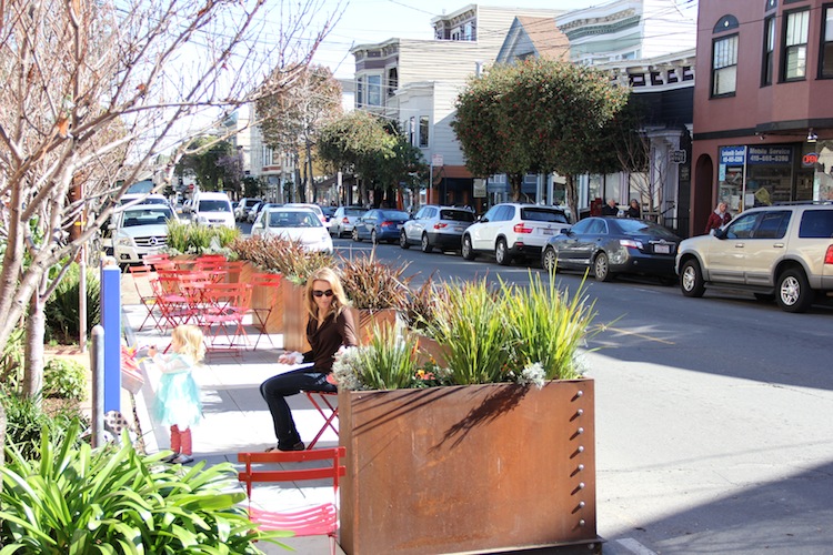 A woman and child enjoy themselves in a parklet, Noe Valley, San Francisco, on Feb. 11, 2013. (Christian Watjen/The Epoch Times) A woman and child enjoy themselves in a parklet, Noe Valley, San Francisco, on Feb. 11, 2013. (Christian Watjen/The Epoch Times)