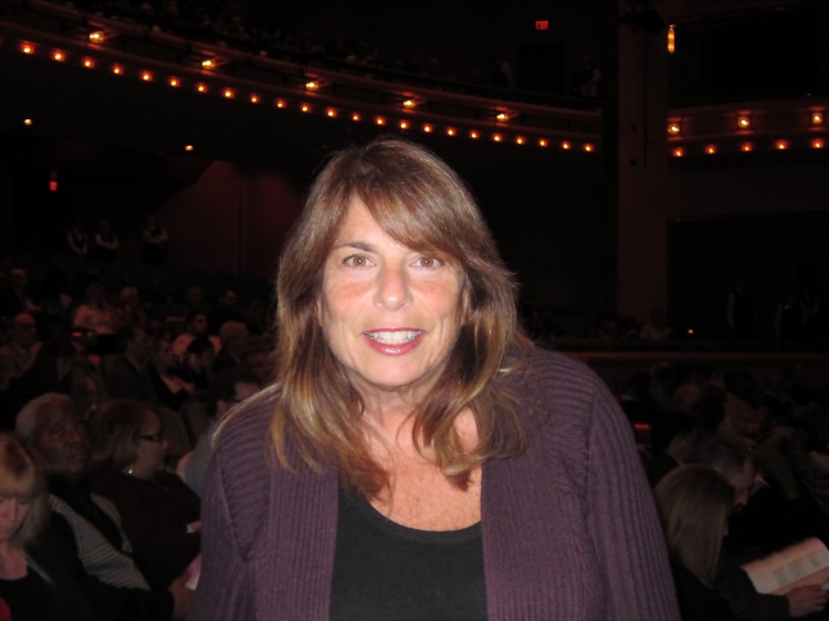 20130207_Cinncinnati_ValerieAvore_Suzette+Dutch+Managing+Partner+of+Triathlon+Medical+Ventures_EET_jpg Suzette Dutch enjoyed an evening at Shen Yun