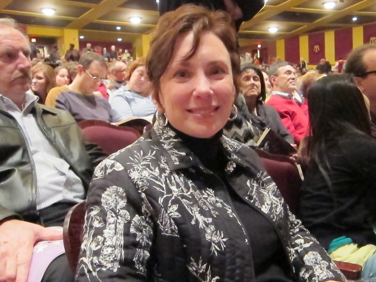 20130219_Milwaukee_Intermisssion_Kelly+Gallaher_Jewerly+Artist_EET_jpg Kelly Gallaher attends Shen Yun