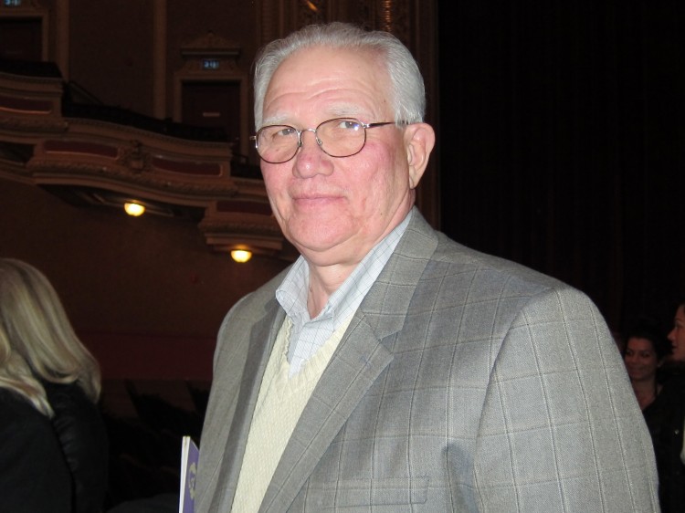 20130223_Minneapolis_ValerieAvore_Roger+Seaman_owns+Consulting+Firm_EET_en Roger Seaman attends Shen Yun