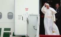 Pope Francis Arrives in US, Faces a Polarized Country