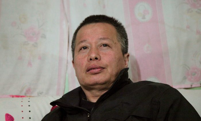 Gao Zhisheng talks to journalists in a cave home in northwestern China's Shaanxi province in early 2015. (AP Photo/Isolda Morillo)