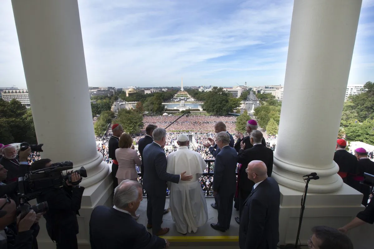 Pope Francis is welcomed to the Speakers Balcony at the U.S. Capitol by members of congress in Washington, D.C., on Sept. 24, 2015. (Doug Mills/Getty Images)
