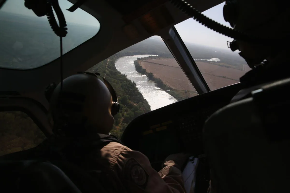 Pilots from the U.S. Office of Air and Marine search for undocumented immigrants near Rio Grande at the U.S.-Mexico border, near San Isidro, Texas, on Aug. 6, 2015. (John Moore/Getty Images)