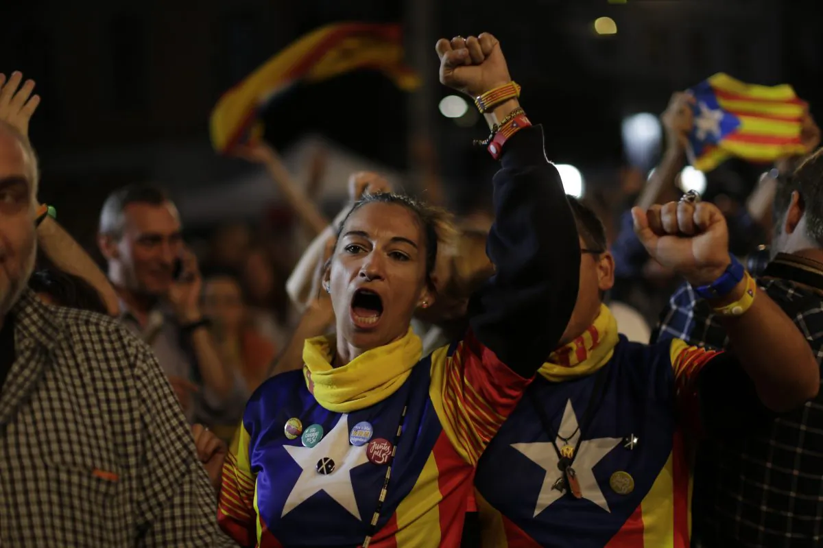 Catalonian independence supporters react in Barcelona, Spain, Sunday Sept. 27, 2015. (AP Photo/Emilio Morenatti)