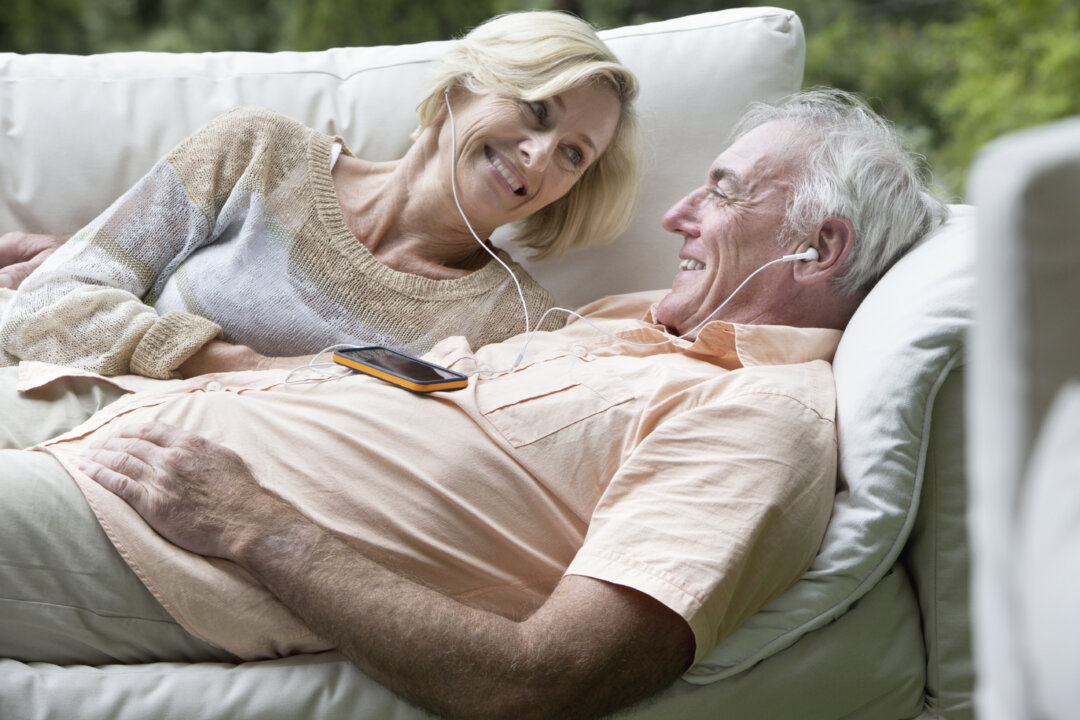 Hearing favorite tunes from their early years can help seniors with dementia recall their past. Flair Images/iStock)