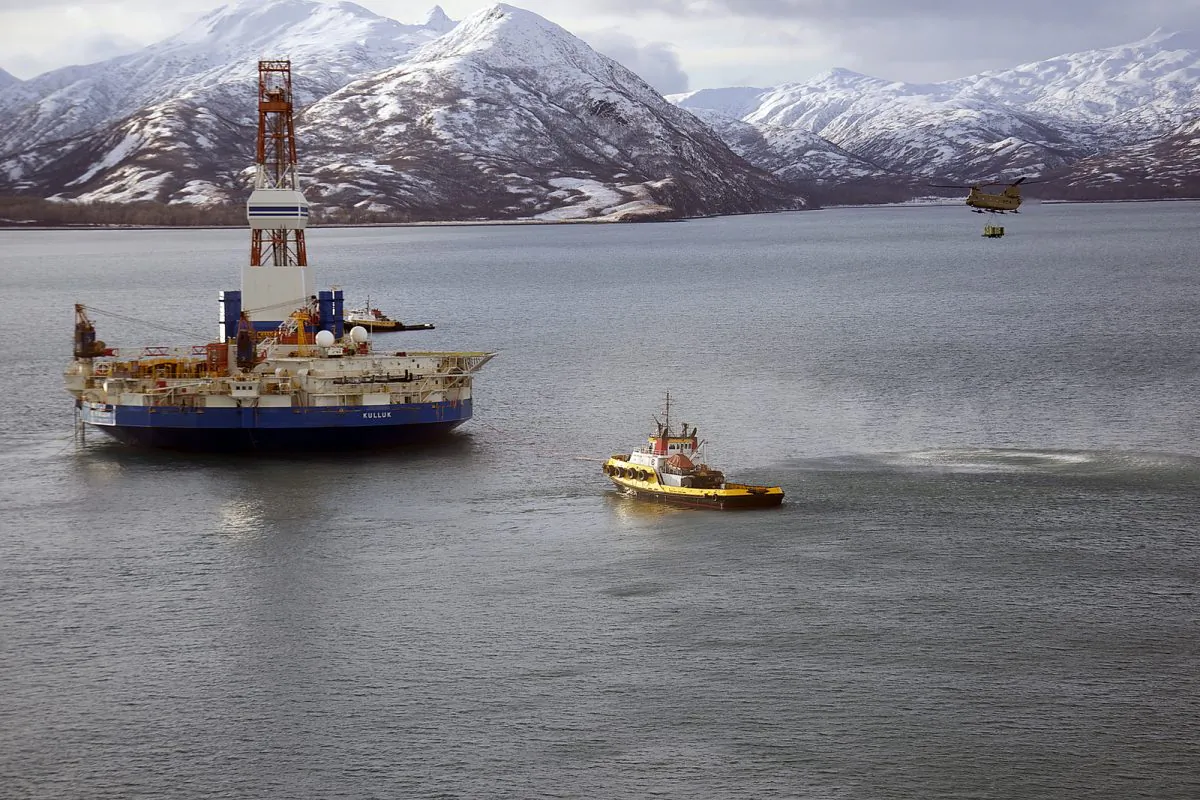 Troubles with Shell: in 2013, its drill became stranded and had to be rescued. (Aaron M. Johnson/U.S. Air Force, CC BY-ND 2.0)