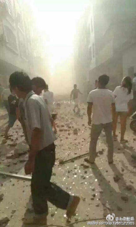 Scenes in Liucheng County after a series of explosions tore through the city in the southern Chinese province of Guangxi on Sept. 30, 2015. (Screen shot/Weibo.com)