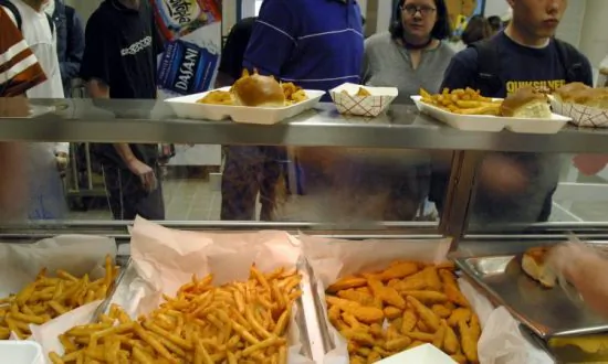 Cafeteria Workers Allegedly Threw Student’s Lunch in Trash After Boy Couldn’t Pay, Woman Claims