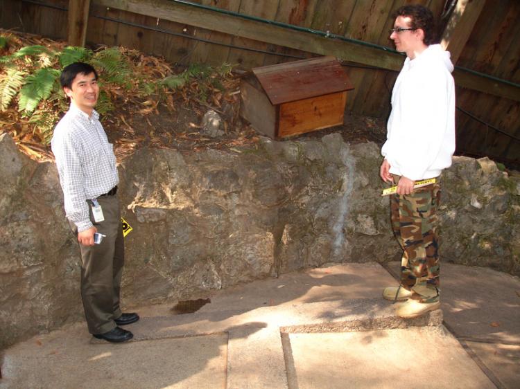 ILLUSION: A precise level concrete slab enables people to appear taller or shorter by exchanging their positions. (Katharina Volkers/The Epoch Times) ILLUSION: A precise level concrete slab enables people to appear taller or shorter by exchanging their positions. (Katharina Volkers/The Epoch Times)