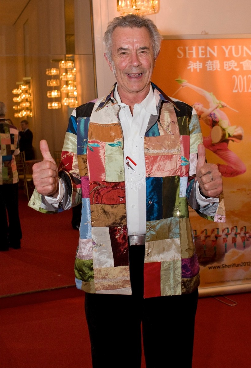 3683_Shaun Van Steyn_Artist_Son of 007_RogerMoore Epoch Times Photo