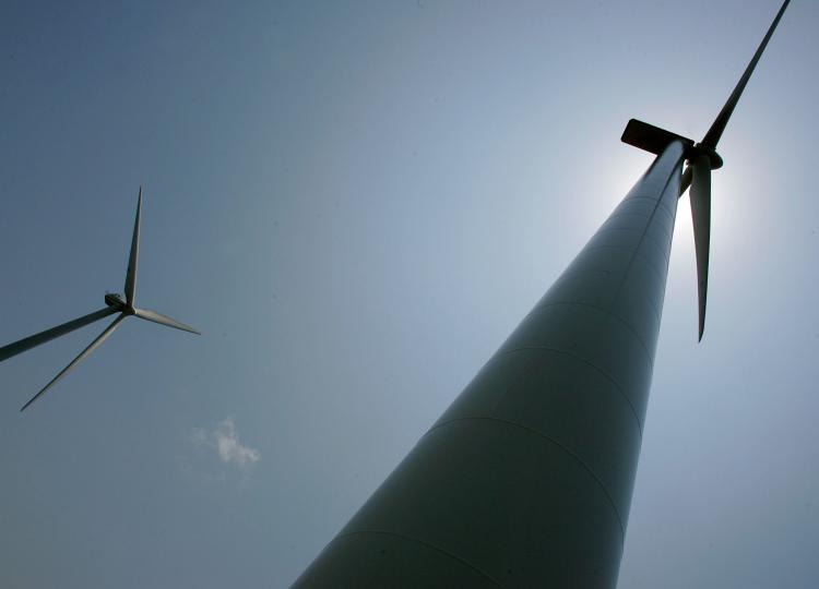 Wind turbines look like storms or planes on radar systems, and can cause a real plane to disappear from radar. (Mark Wilson/Getty Images) Wind turbines look like storms or planes on radar systems, and can cause a real plane to disappear from radar. (Mark Wilson/Getty Images)